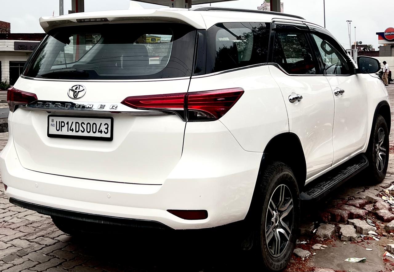 Toyota Fortuner — front-left view